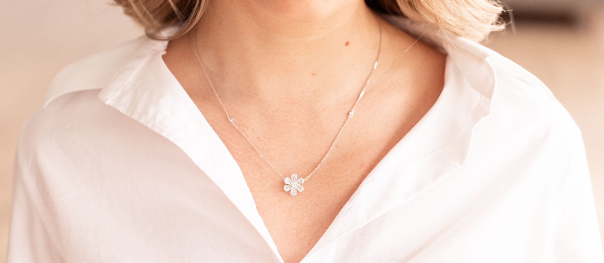 Diamond Flower Pendant Necklace - 18k White Gold - 0.90ctw