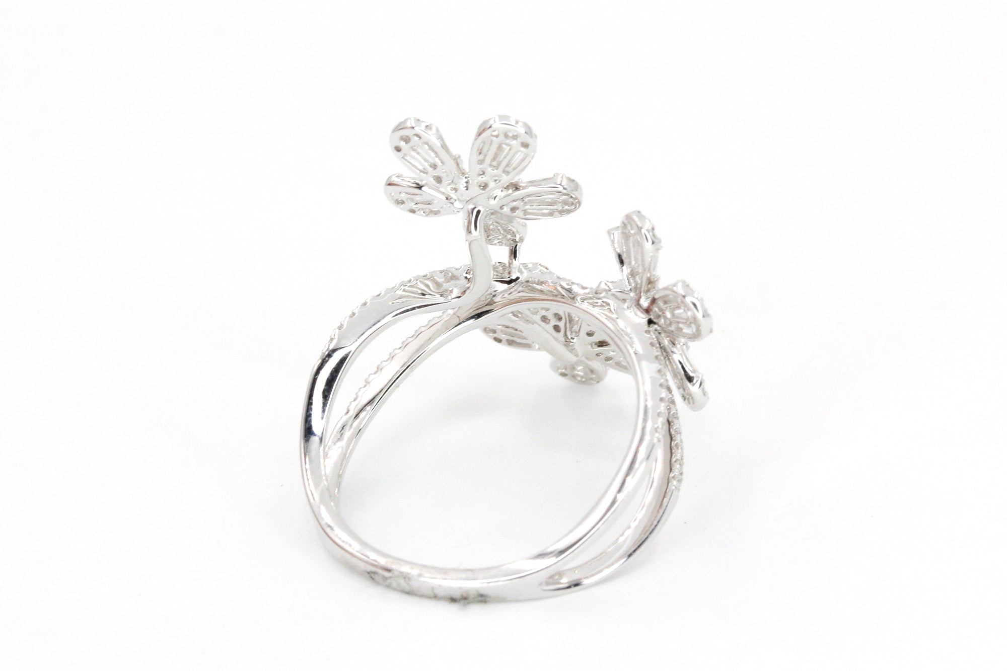 Diamond Tri-Flower Ring - 18k White Gold - 0.88ctw