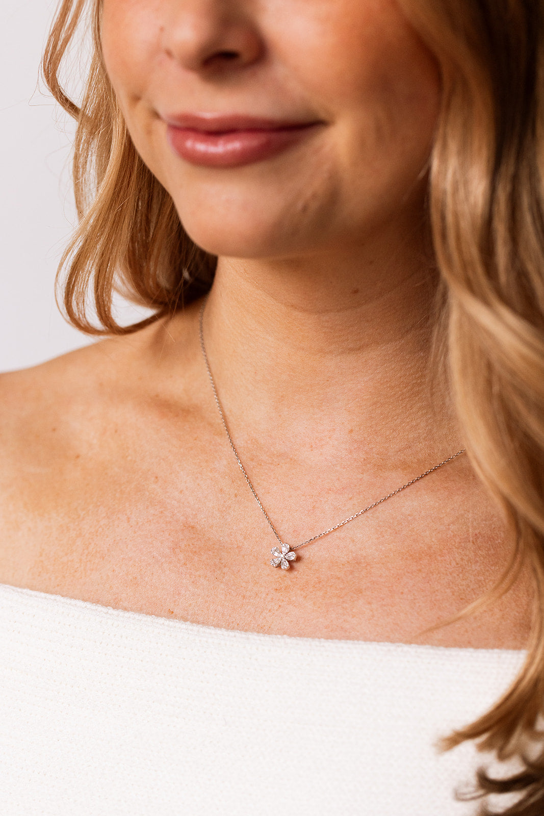 Petite Diamond Flower Pendant Necklace - 18k White Gold - 0.25ctw