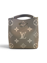 Louis Vuitton Empreinte Monogram Giant Neonoe MM Tourterelle Cream